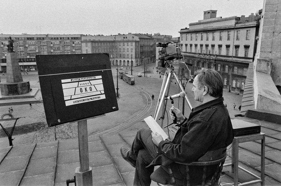 Akcja &bdquo;Video Oko&rdquo;, J&oacute;zef Robakowski, w ramach &bdquo;Hotelu Sztuki&rdquo; Andrzeja Partuma, Ł&oacute;dź, 1990