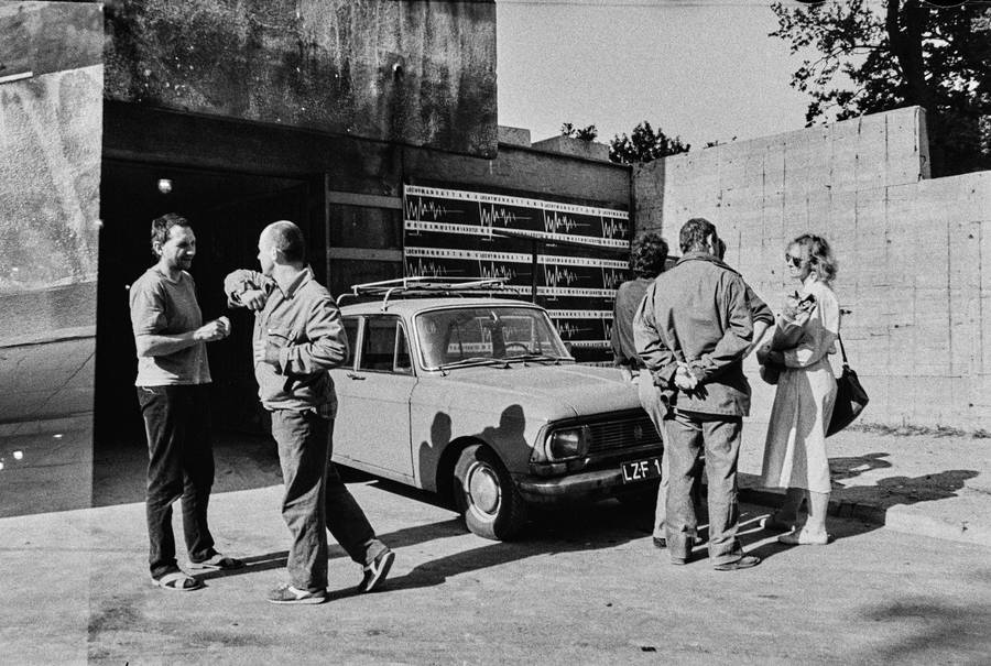 Wystawa &bdquo;Lochy Manhattanu, czyli sztuka innych medi&oacute;w&rdquo;, garaże, Ł&oacute;dź, 1989