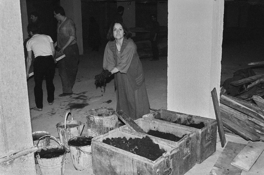 Wystawa &bdquo;Lochy Manhattanu, czyli sztuka innych medi&oacute;w&rdquo;, garaże, Ł&oacute;dź, 1989