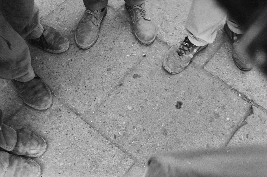 Wystawa &bdquo;Lochy Manhattanu, czyli sztuka innych medi&oacute;w&rdquo;, garaże, Ł&oacute;dź, 1989