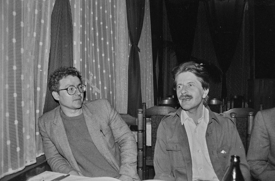 Wystawa &bdquo;Lochy Manhattanu, czyli sztuka innych medi&oacute;w&rdquo;, garaże, Ł&oacute;dź, 1989