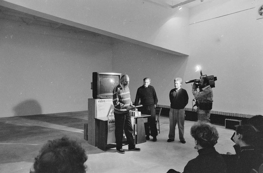 Międzynarodowe spotkanie artyst&oacute;w &bdquo;Videoperformance&rdquo;, Koszalin, 1990