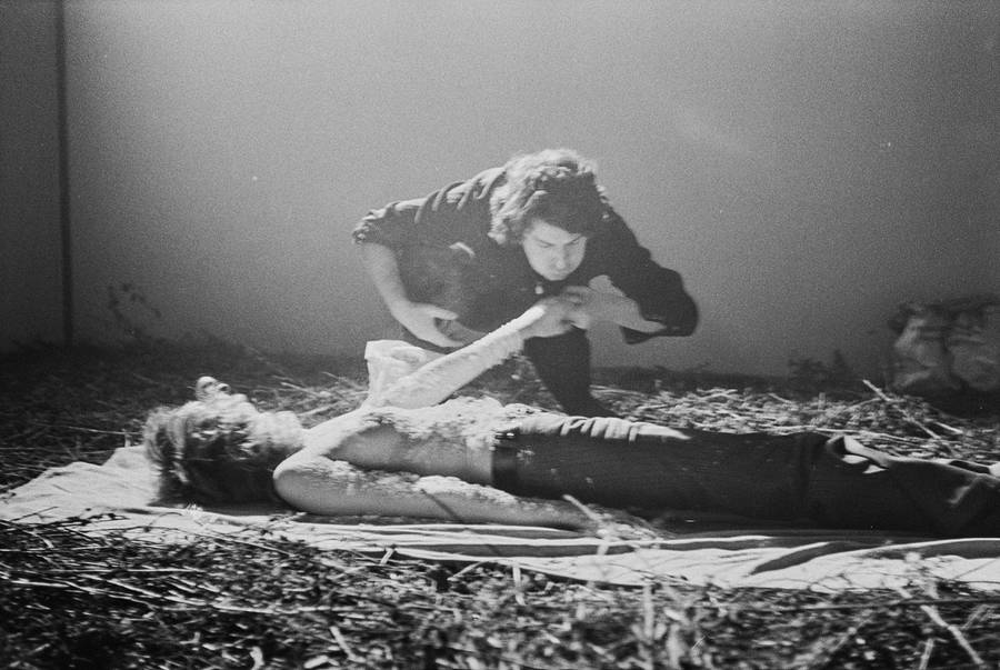Krzysztof Zarębski, performans &bdquo;Kwiaty&rdquo;, Liga Kobiet, Warszawa, 1971