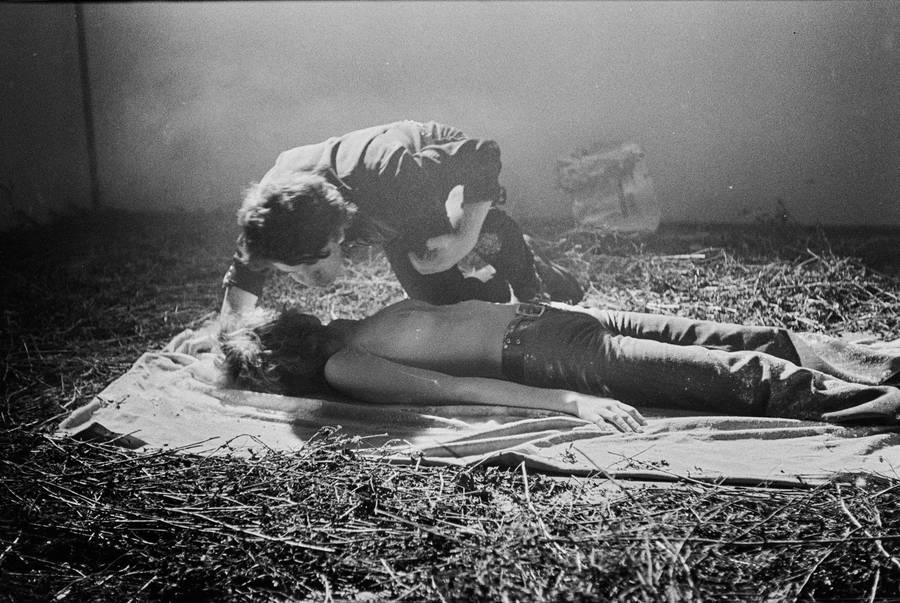 Krzysztof Zarębski, performans &bdquo;Kwiaty&rdquo;, Liga Kobiet, Warszawa, 1971