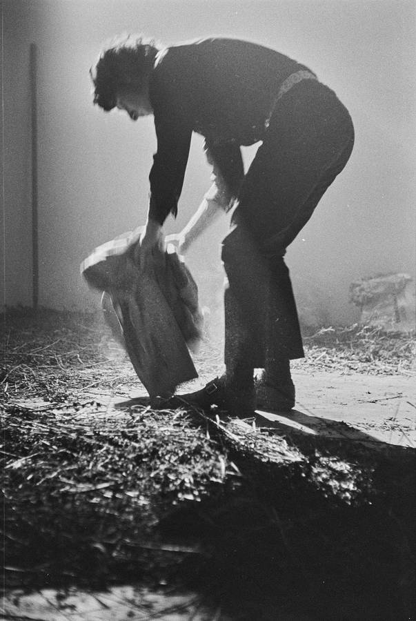 Krzysztof Zarębski, performans &bdquo;Kwiaty&rdquo;, Liga Kobiet, Warszawa, 1971