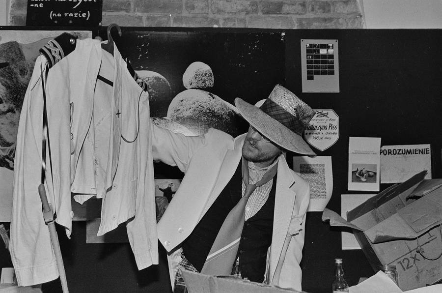 Jacek Kryszkowski, Adam Rzepecki &bdquo;Pozbędziemy się dzieł sztuki światowej i rodzimej jakie znajdują się w naszym zasięgu&rdquo;, Mała Galeria, Warszawa, 1985