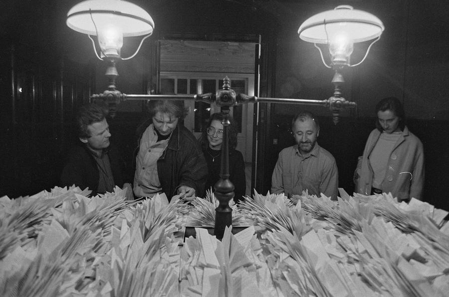 Wystawa &bdquo;Konstrukcja w procesie&rdquo; (otwarcie), Łódź, 1990