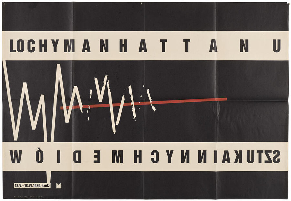 Plakat do wystawy &bdquo;Lochy Manhattanu, czyli sztuka innych medi&oacute;w&rdquo;