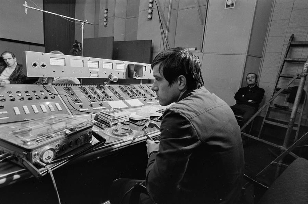 Live Gallery - discussion at Educational Films Factory, Ł&oacute;dź, c. 1974