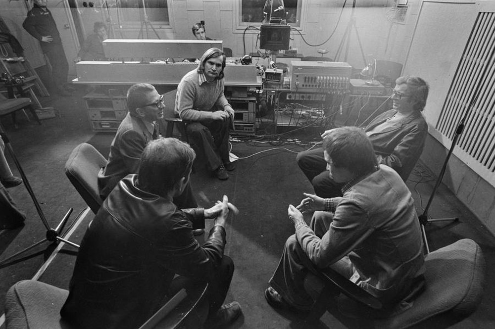 Live Gallery - discussion at Educational Films Factory, Ł&oacute;dź, c. 1974
