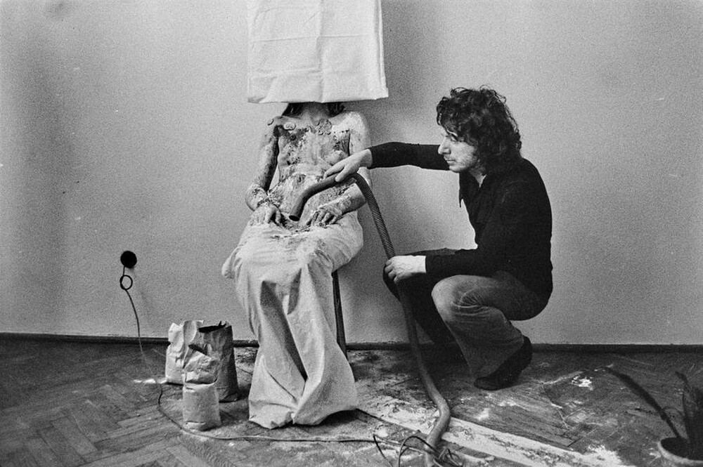 "Live Gallery", performance by Krzysztof Zarębski, c. 1974