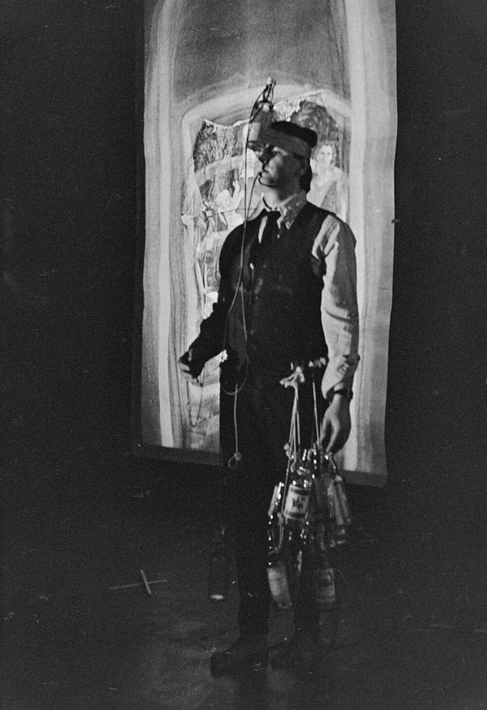 Władysław Kaźmierczak, performance, Stodoła Gallery, Warsaw, 1986
