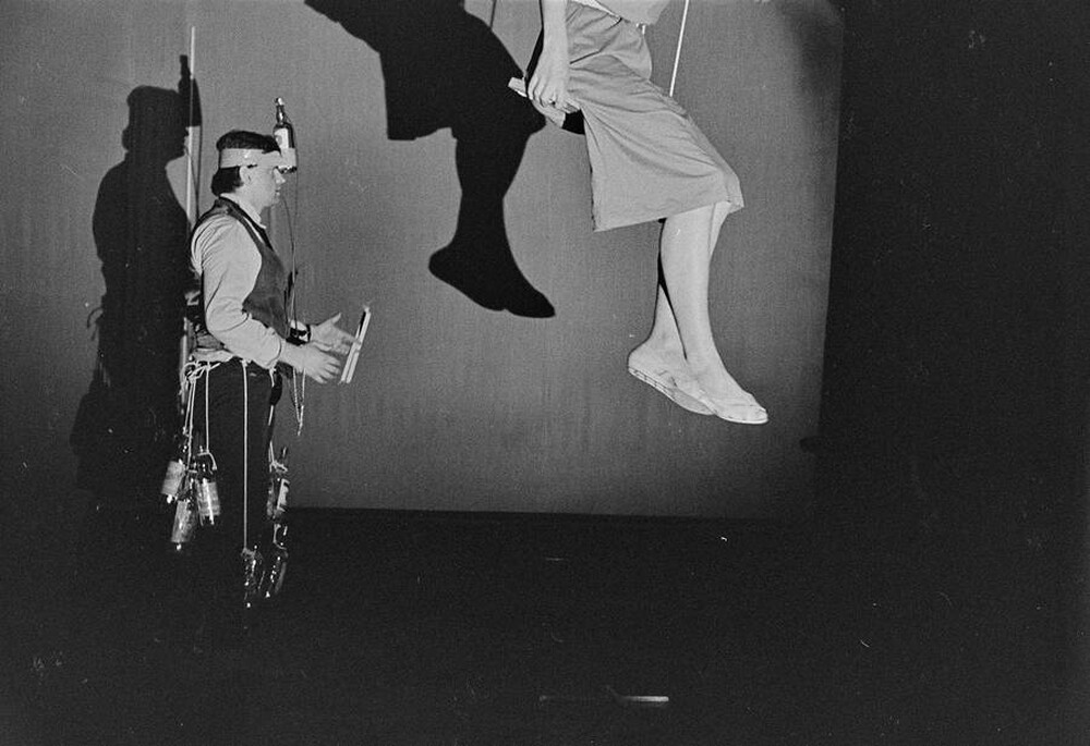 Władysław Kaźmierczak, performance, Stodoła Gallery, Warsaw, 1986