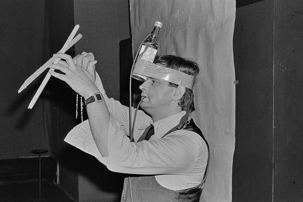 Władysław Kaźmierczak, performans, Galeria Stodoła, Warszawa, 1986
