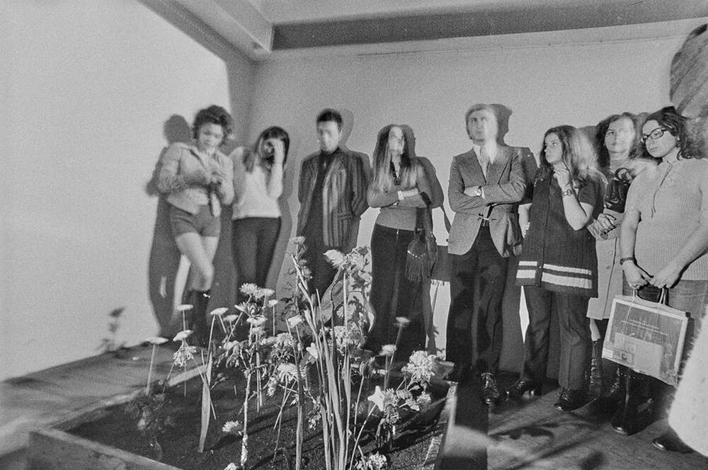 Krzysztof Zarębski, performance of "Flowers", Women's League Club, Warsaw, 1971