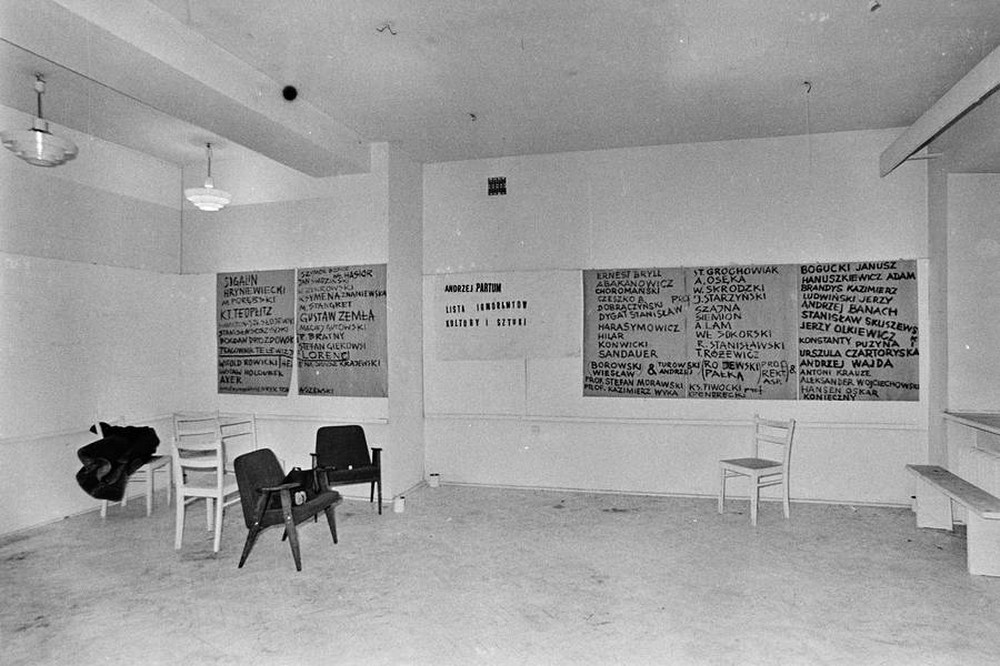 Andrzej Partum, "List of Culture and Art Ignoramuses", Repassage Gallery, Warsaw 1973
