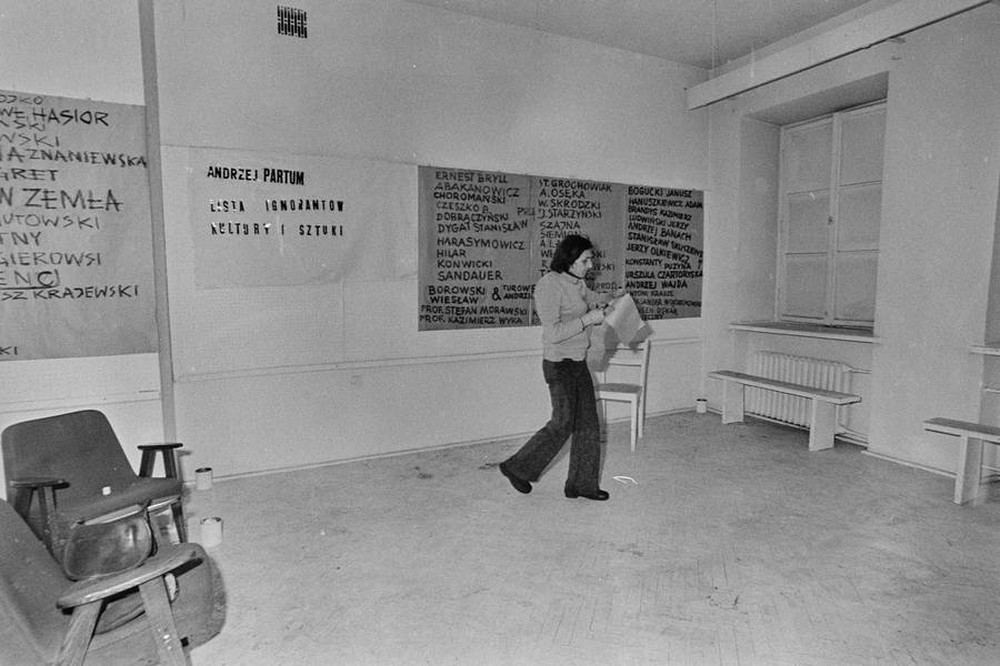 Andrzej Partum, "List of Culture and Art Ignoramuses", Repassage Gallery, Warsaw 1973