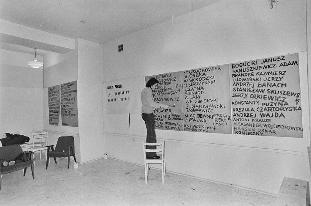 Andrzej Partum, "List of Culture and Art Ignoramuses", Repassage Gallery, Warsaw 1973
