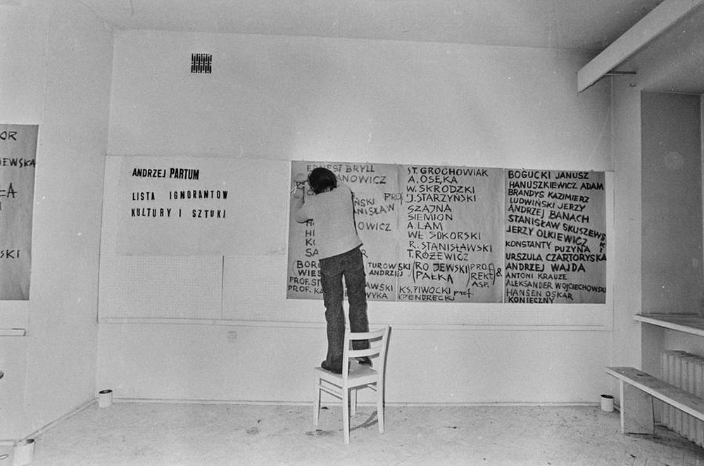 Andrzej Partum, "List of Culture and Art Ignoramuses", Repassage Gallery, Warsaw 1973