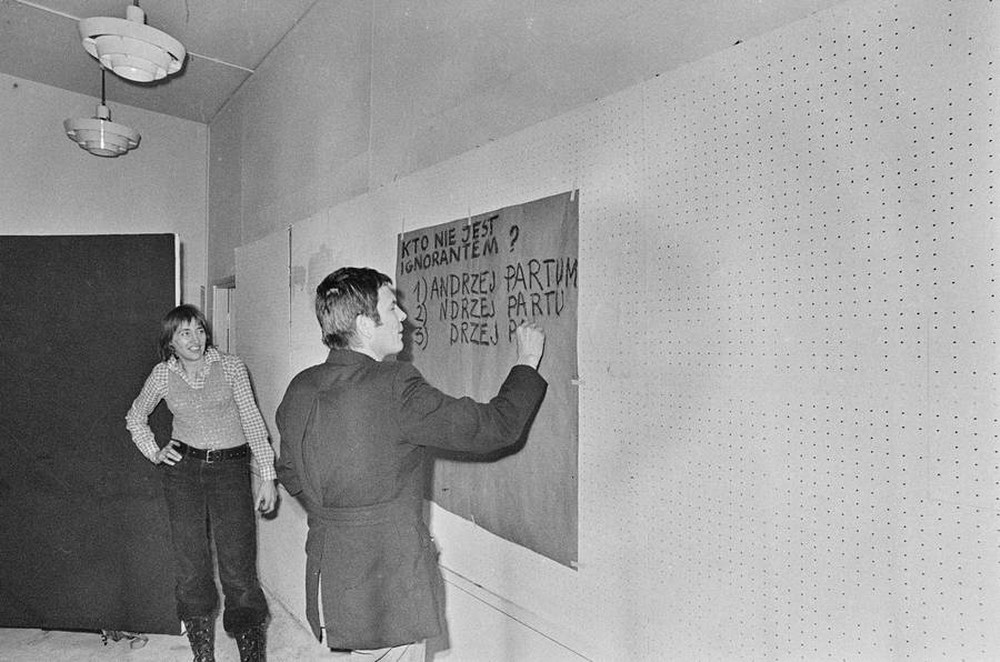 Andrzej Partum, "List of Culture and Art Ignoramuses", Repassage Gallery, Warsaw 1973