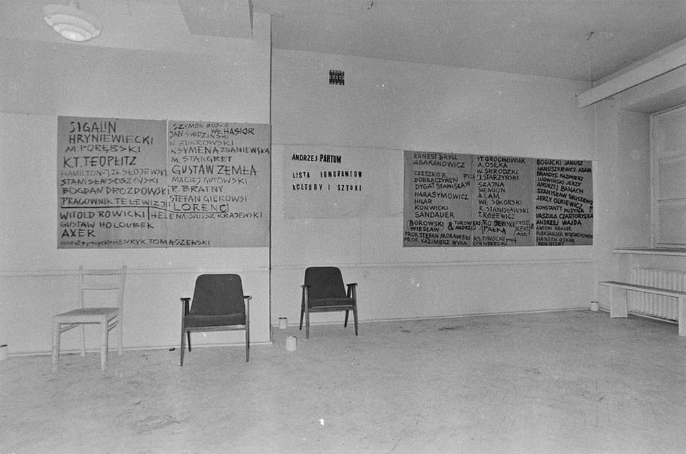 Andrzej Partum, "List of Culture and Art Ignoramuses", Repassage Gallery, Warsaw 1973