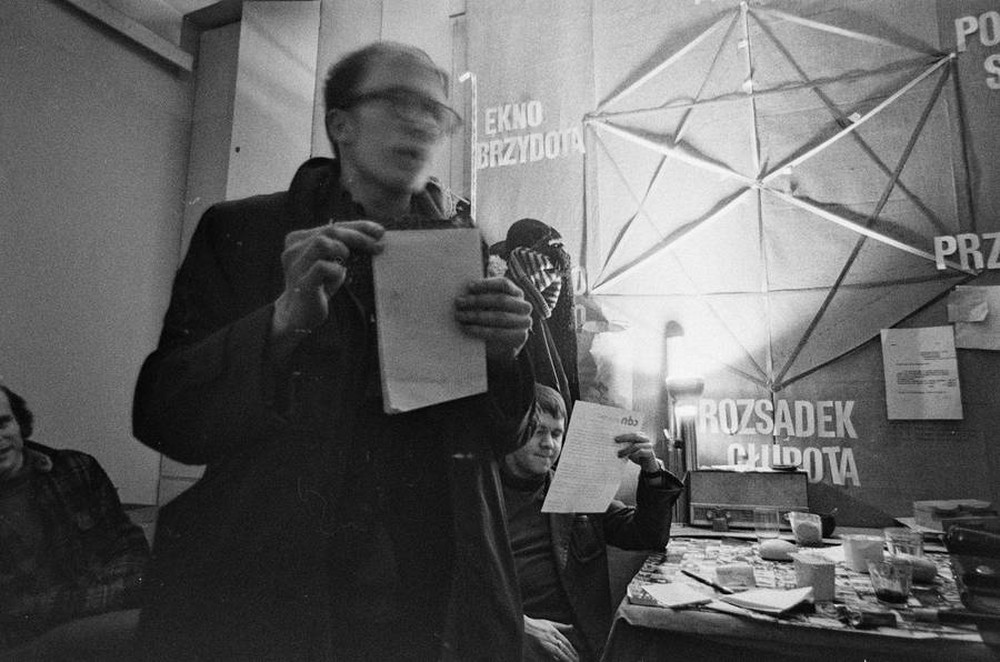 Andrzej Partum, "Stench", Repassage Gallery, Warsaw, 1977