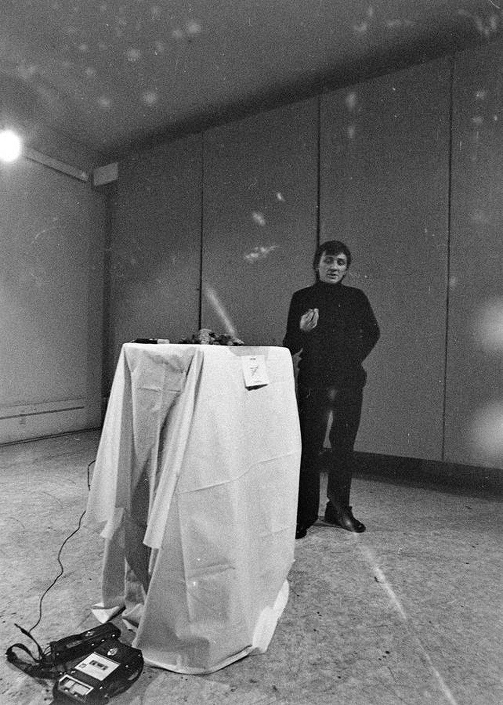 Andrzej Partum, "Stench", Repassage Gallery, Warsaw, 1977