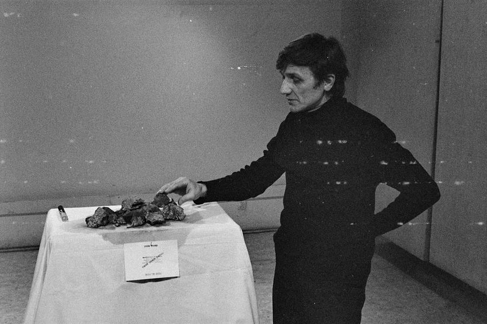 Andrzej Partum, "Stench", Repassage Gallery, Warsaw, 1977