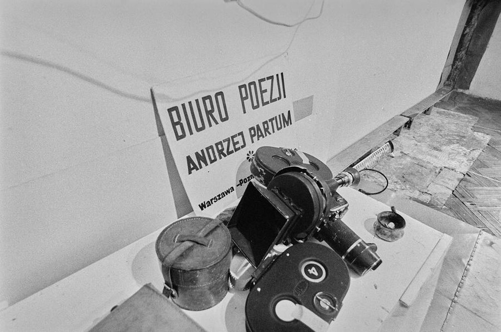 "Live Gallery", Andrzej Partum, Poetry Office (Poznańska Street), Warsaw, 1974