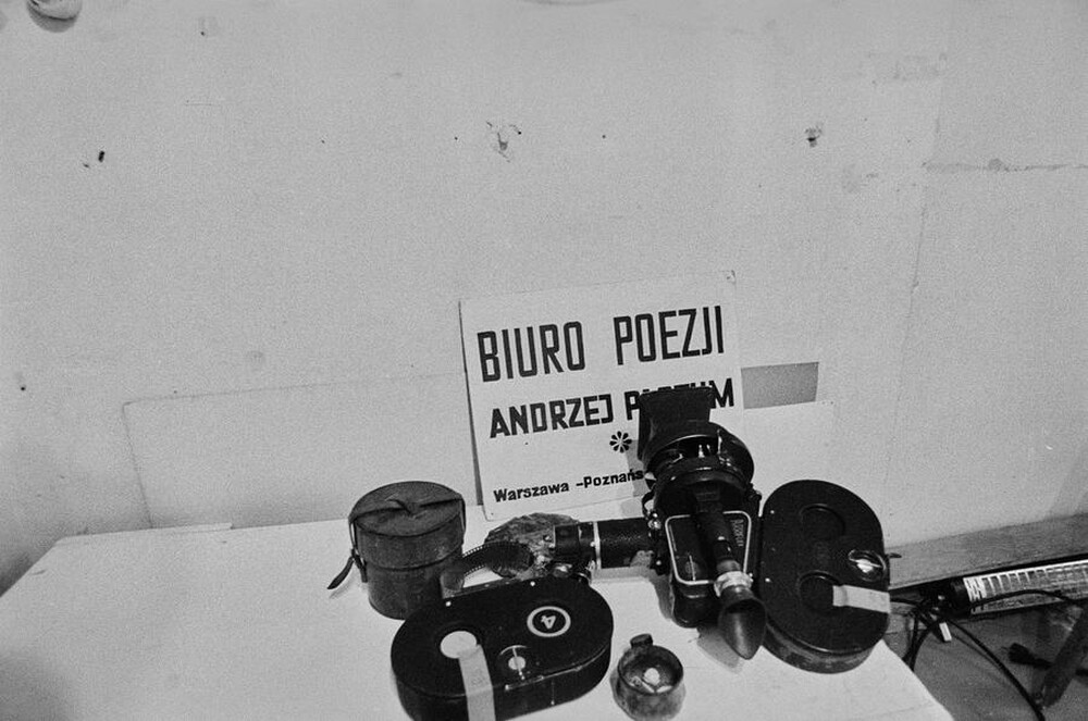 "Live Gallery", Andrzej Partum, Poetry Office (Poznańska Street), Warsaw, 1974