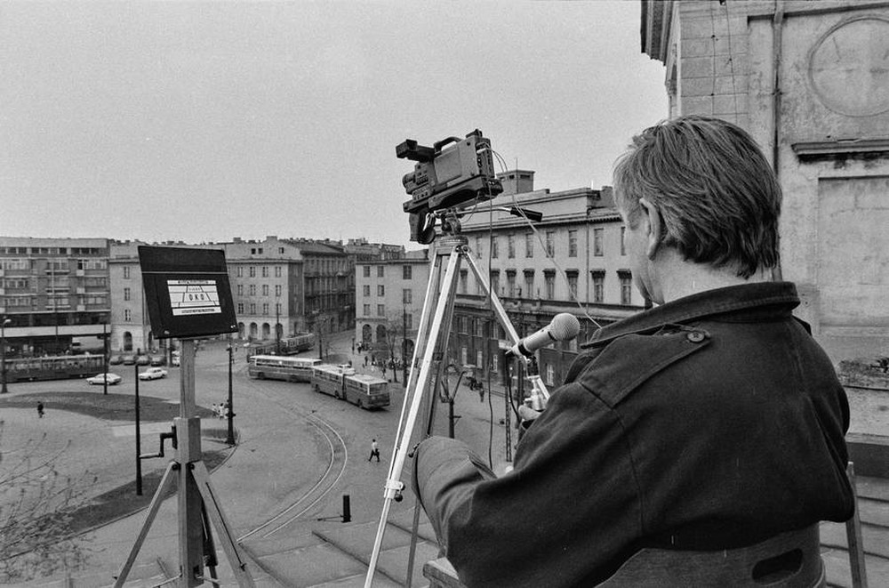 Video Eye action, J&oacute;zef Robakowski, part of Andrzej Partum's Art Hotel, Ł&oacute;dź, 1990