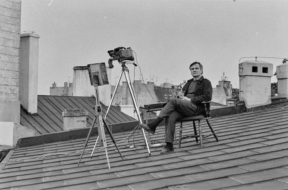 Video Eye action, J&oacute;zef Robakowski, part of Andrzej Partum's Art Hotel, Ł&oacute;dź, 1990