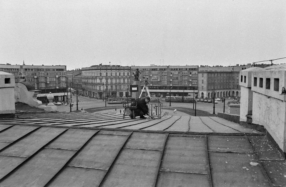 Akcja &bdquo;Video Oko&rdquo;, J&oacute;zef Robakowski, w ramach &bdquo;Hotelu Sztuki&rdquo; Andrzeja Partuma, Ł&oacute;dź, 1990