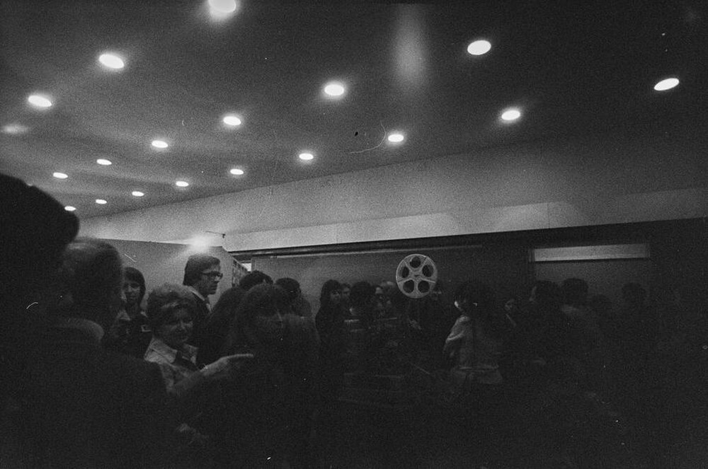 Natalia LL, &bdquo;Sztuka konsumpcyjna&rdquo;, wystawa i projekcja film&oacute;w, Galeria Wsp&oacute;łczesna, Warszawa 1975