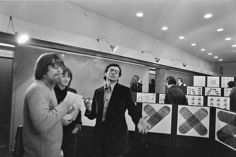 Natalia LL, &bdquo;Sztuka konsumpcyjna&rdquo;, wystawa i projekcja film&oacute;w, Galeria Wsp&oacute;łczesna, Warszawa 1975