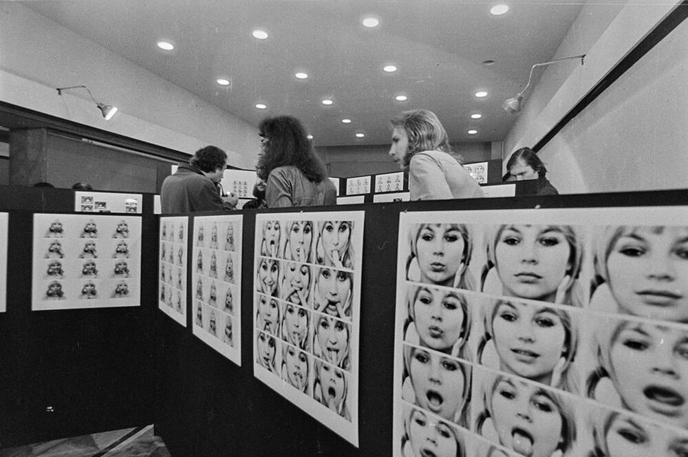 Natalia LL, &bdquo;Sztuka konsumpcyjna&rdquo;, wystawa i projekcja film&oacute;w, Galeria Wsp&oacute;łczesna, Warszawa 1975