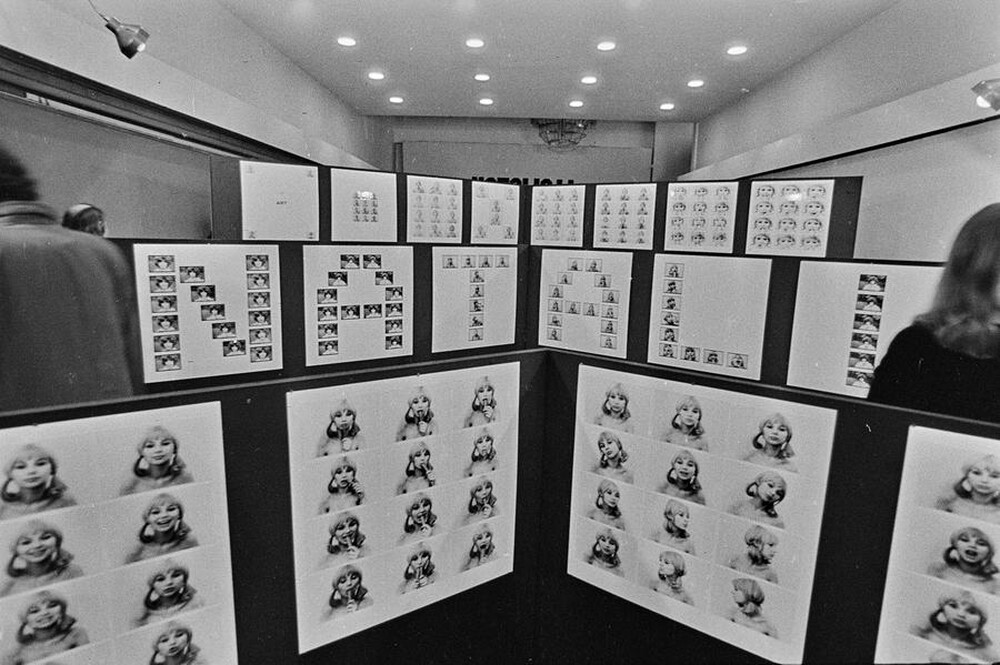 Natalia LL, &bdquo;Sztuka konsumpcyjna&rdquo;, wystawa i projekcja film&oacute;w, Galeria Wsp&oacute;łczesna, Warszawa 1975
