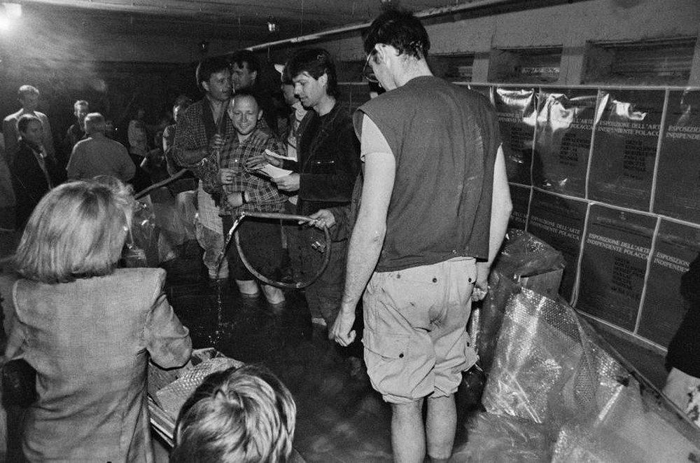 Manhattan Dungeons, or the Art of Other Media exhibition, garages, Ł&oacute;dź, 1989