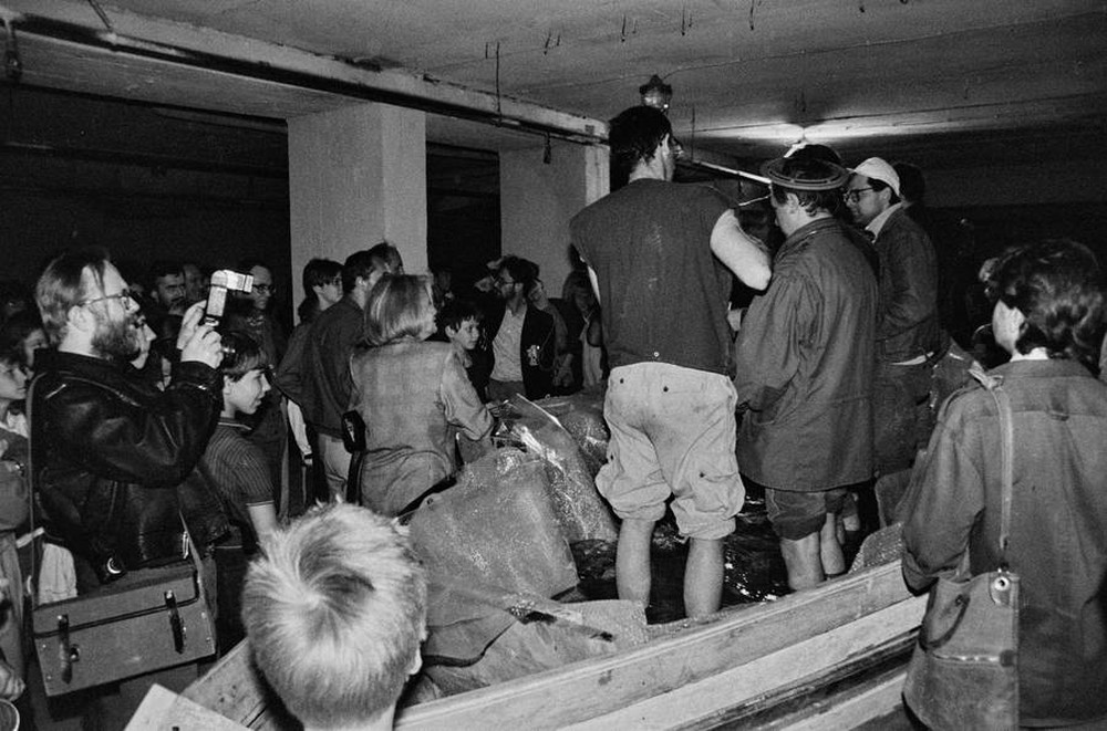 Manhattan Dungeons, or the Art of Other Media exhibition, garages, Ł&oacute;dź, 1989