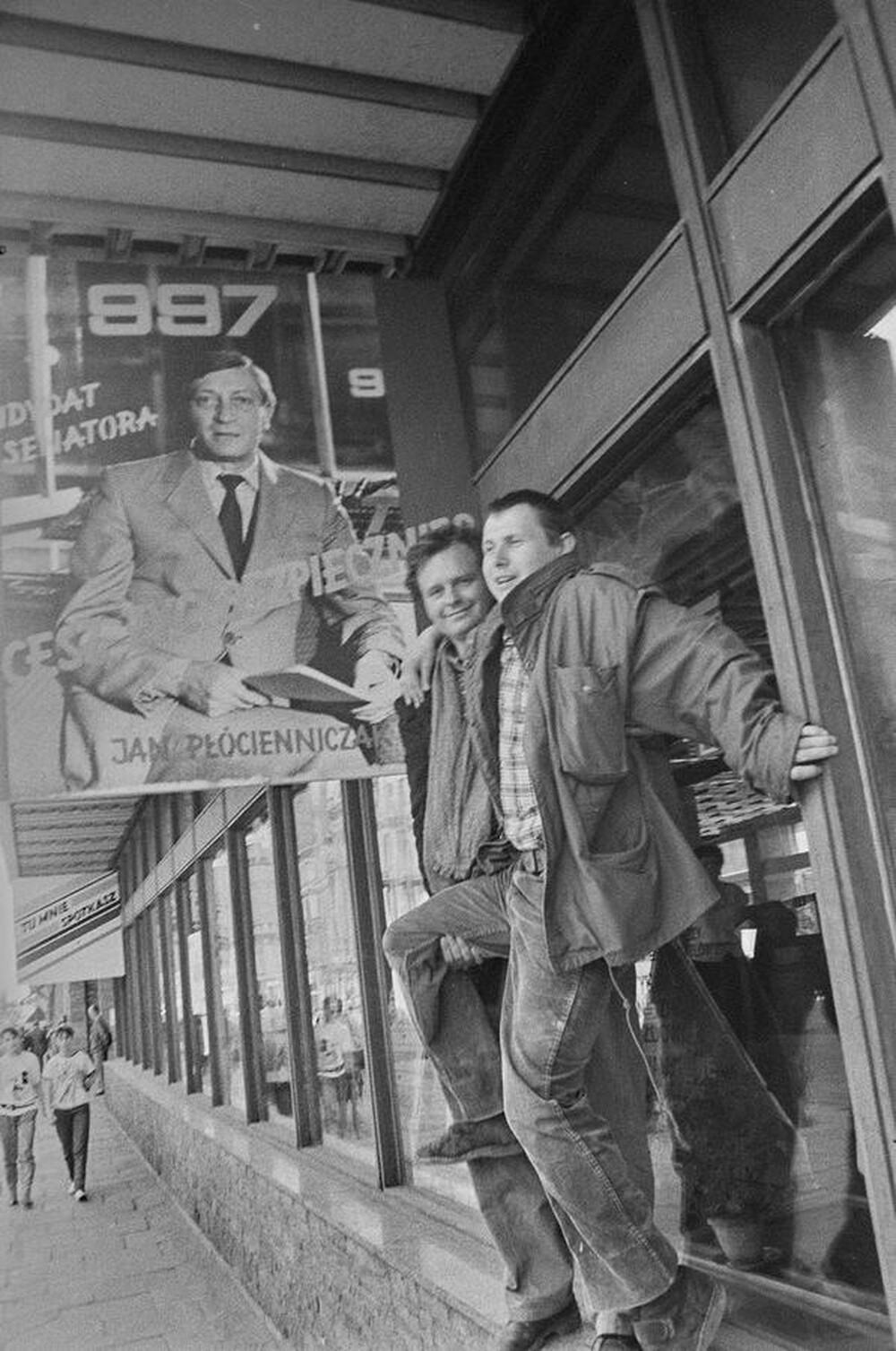 Wystawa &bdquo;Lochy Manhattanu, czyli sztuka innych medi&oacute;w&rdquo;, garaże, Ł&oacute;dź, 1989