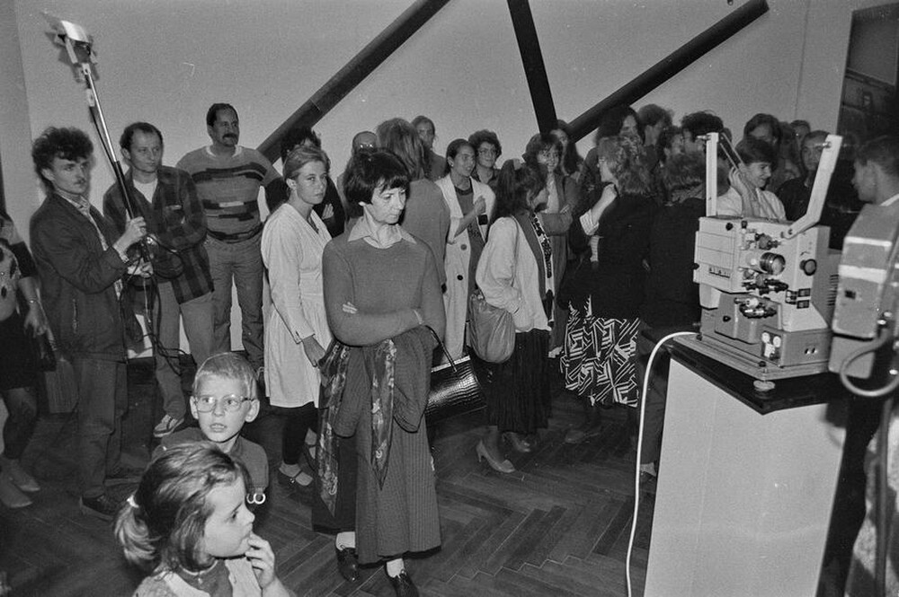 J&oacute;zef Robakowski, "Energy Corners Office", Wschodnia Gallery, Ł&oacute;dź, 1987