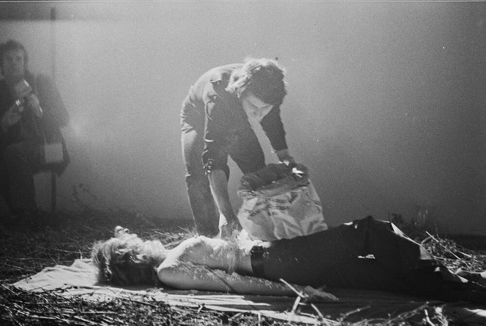 Krzysztof Zarębski, performans &bdquo;Kwiaty&rdquo;, Liga Kobiet, Warszawa, 1971
