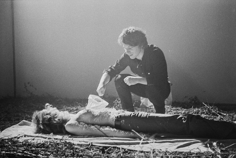 Krzysztof Zarębski, performans &bdquo;Kwiaty&rdquo;, Liga Kobiet, Warszawa, 1971