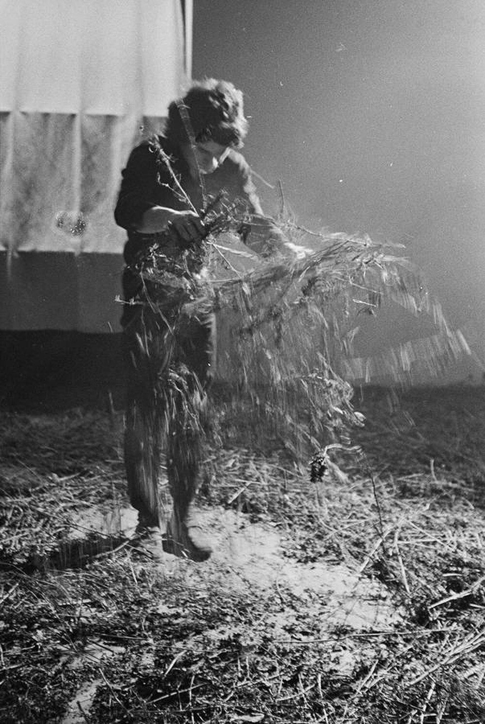 Krzysztof Zarębski, performans &bdquo;Kwiaty&rdquo;, Liga Kobiet, Warszawa, 1971