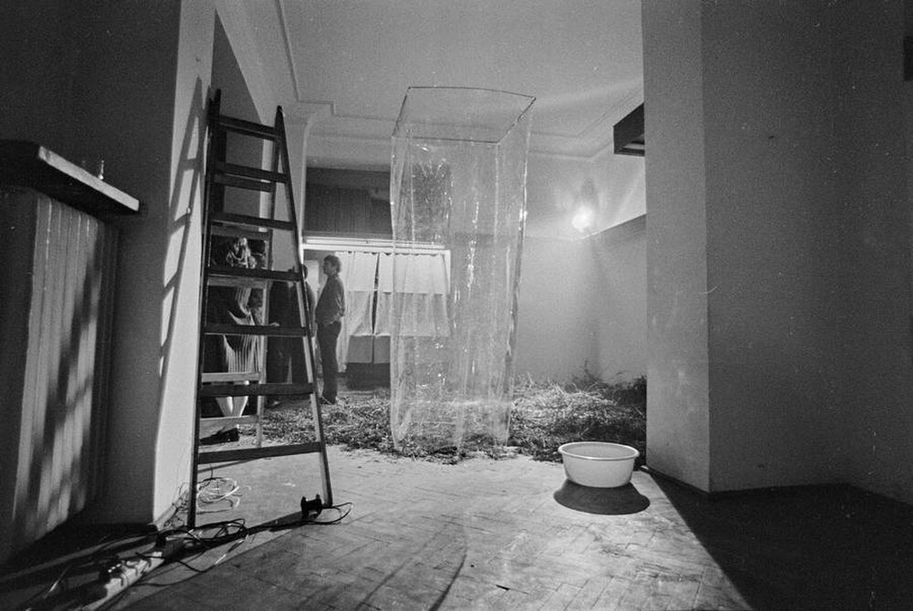 Krzysztof Zarębski, performans &bdquo;Kwiaty&rdquo;, Liga Kobiet, Warszawa, 1971