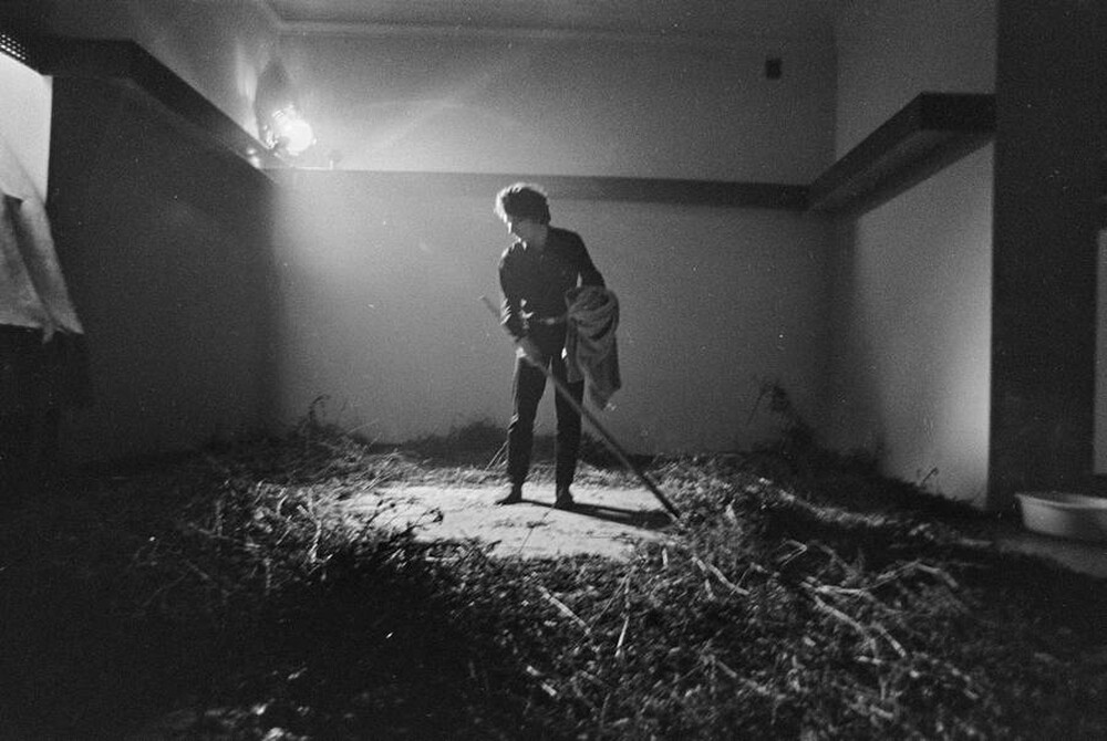 Krzysztof Zarębski, performans &bdquo;Kwiaty&rdquo;, Liga Kobiet, Warszawa, 1971
