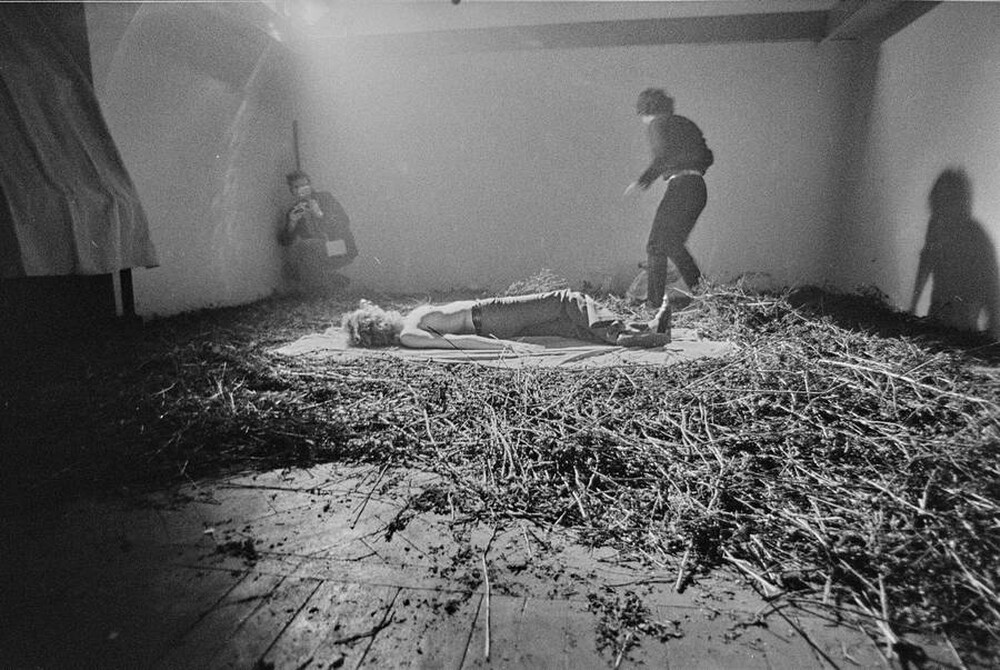 Krzysztof Zarębski, performans &bdquo;Kwiaty&rdquo;, Liga Kobiet, Warszawa, 1971