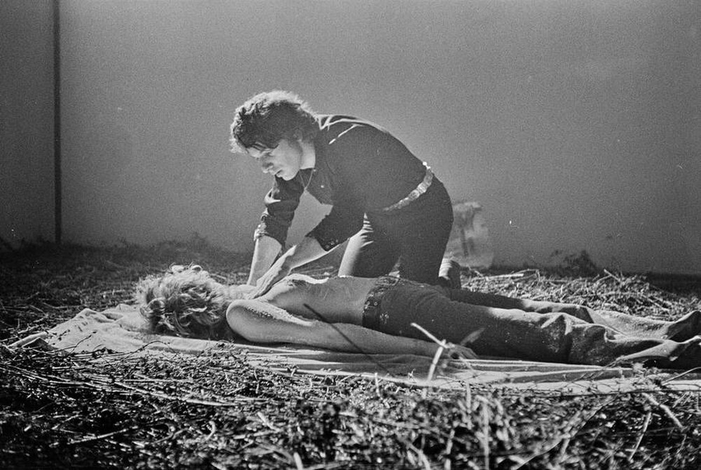 Krzysztof Zarębski, performans &bdquo;Kwiaty&rdquo;, Liga Kobiet, Warszawa, 1971