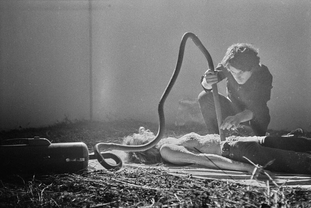 Krzysztof Zarębski, performans &bdquo;Kwiaty&rdquo;, Liga Kobiet, Warszawa, 1971