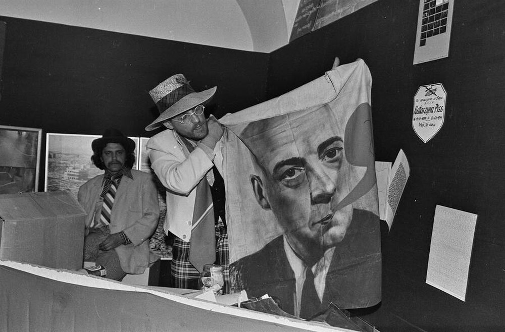 Jacek Krzyszkowski, Adam Rzepecki, "We will get rid of the world and native artworks within our reach", Mała Gallery, Warsaw, 1985